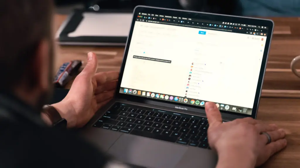 Why a Consistent Publishing Schedule is Crucial to Podcast Growth